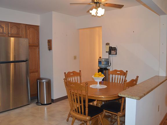 4th image of 3249 Coyne Ave