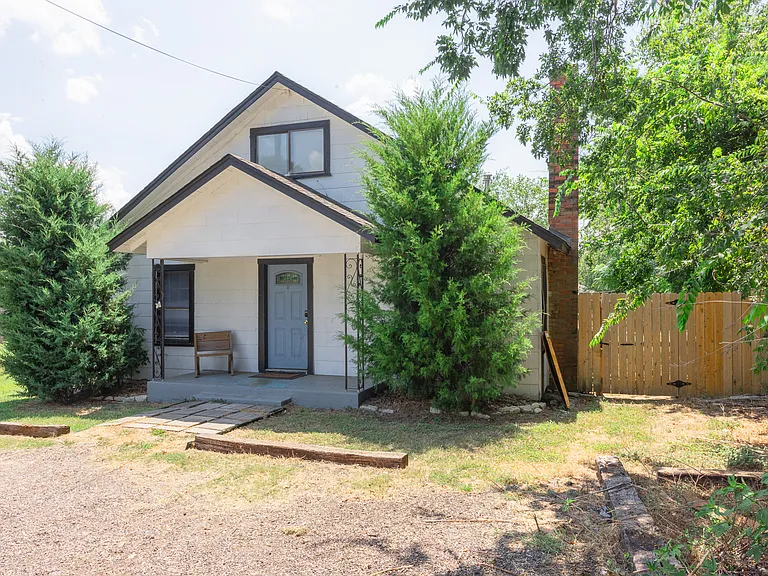 1902 Miller Ave — Photo 4