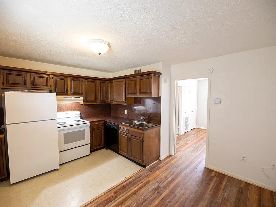 104-W-10TH-STREET-living-kitchen_11192024