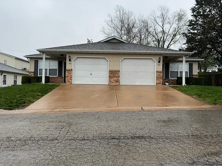 104 Brook Dr — Photo 1
