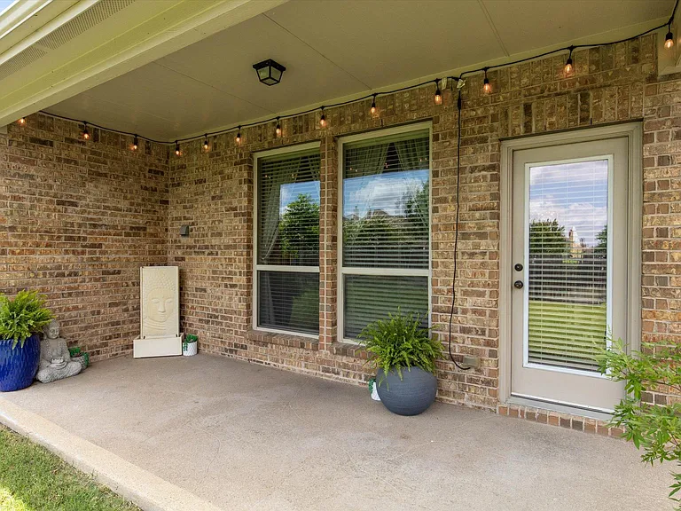 8720 Devonshire Dr — Photo 35
