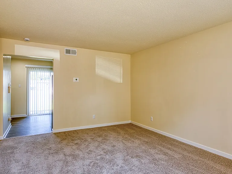 Woodbriar Apartments — Photo 12