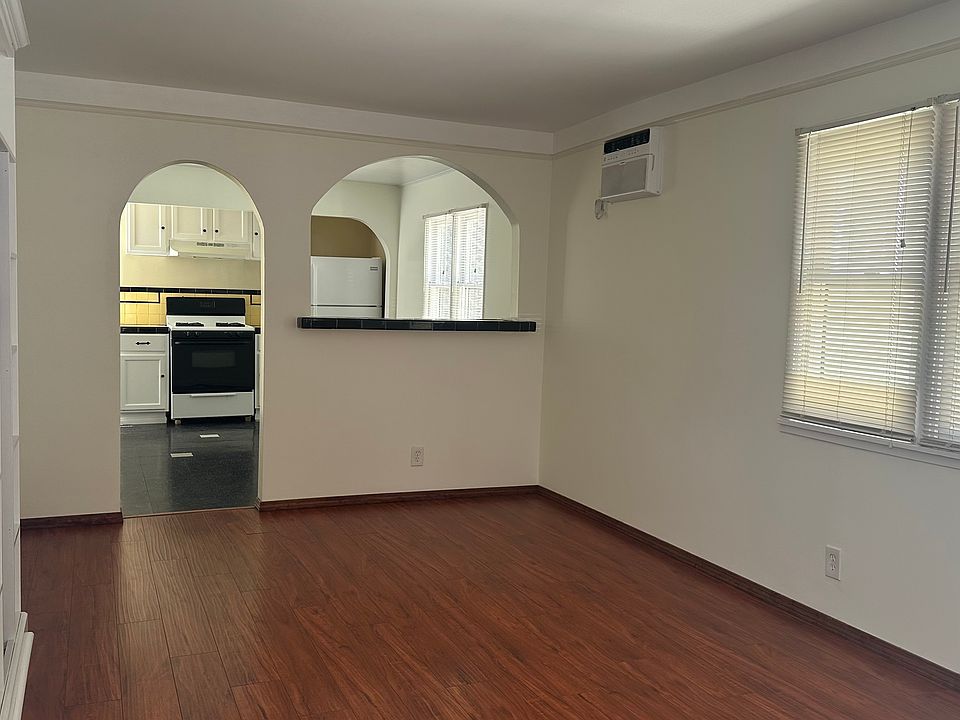 1st image of 4312 Willow Brook Ave #1/4