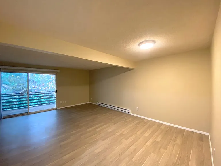 Clover Creek Apartments — Photo 2