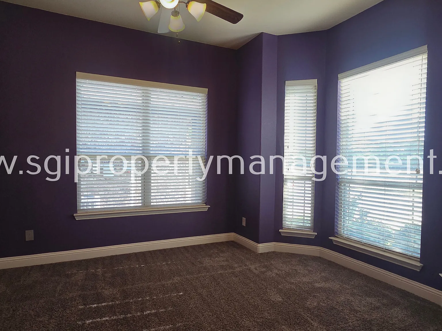 Pristine and Stunning 4 Bedroom! — Photo 2