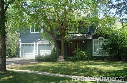 3+1 Bedroom House
						:
						Quiet cul-de-sac location backing up to forest preserve