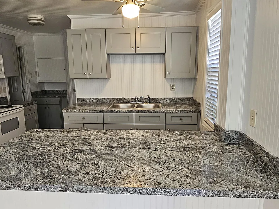 212 N Dogwood Dr