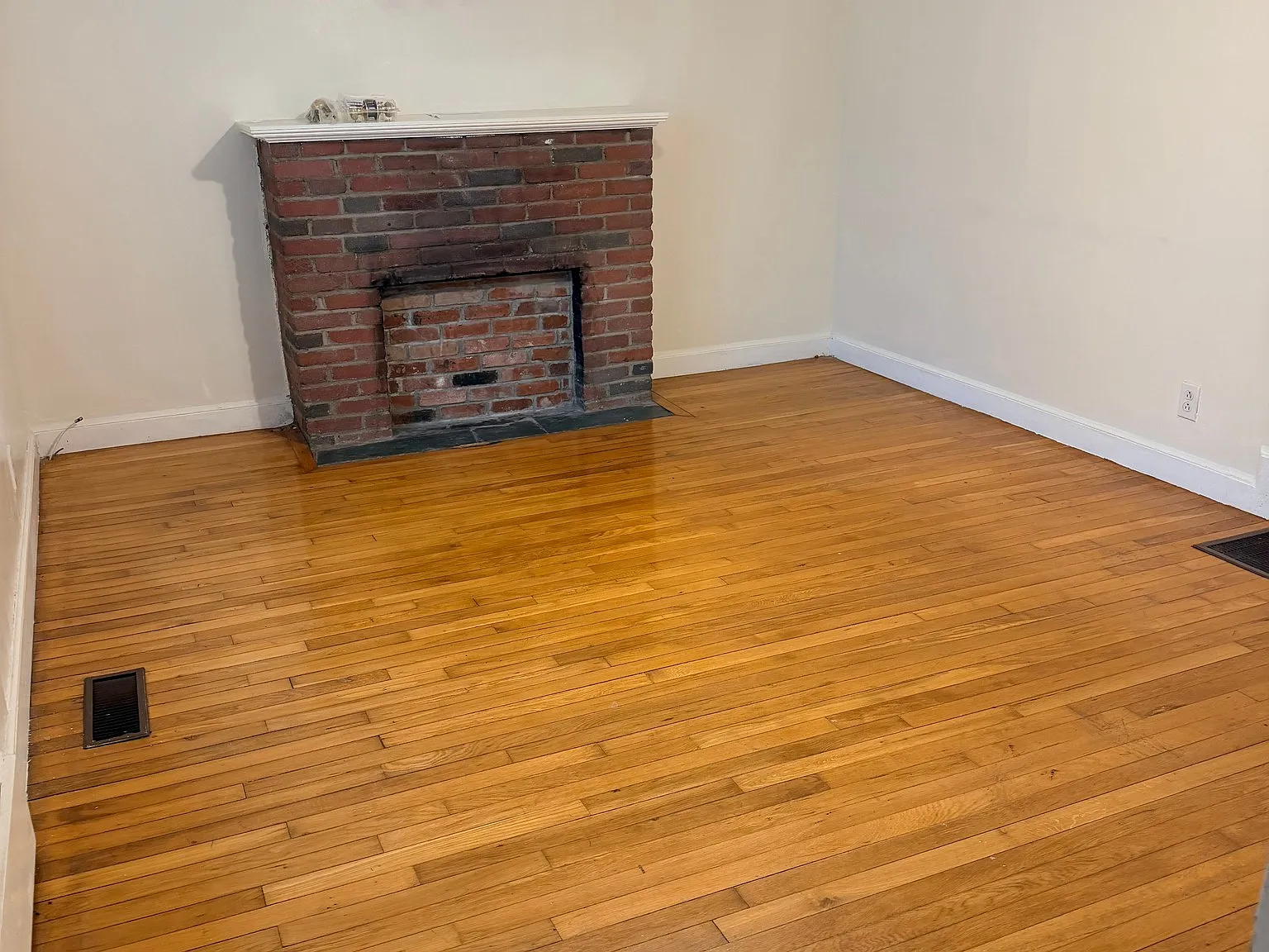 5 bed, 2.0 bath, $4,200 — Photo 1