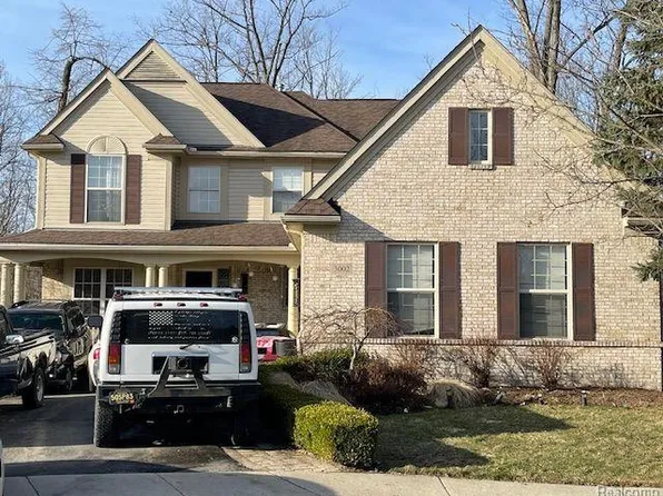 3002 Richmond Dr, Clarkston, MI 48348