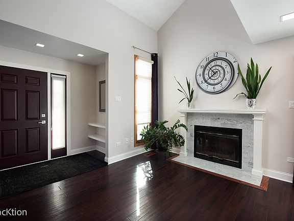 2nd image of 9885 Cambridge Ct #B
