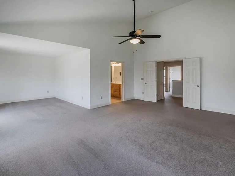 2323 Charoe St — Photo 29