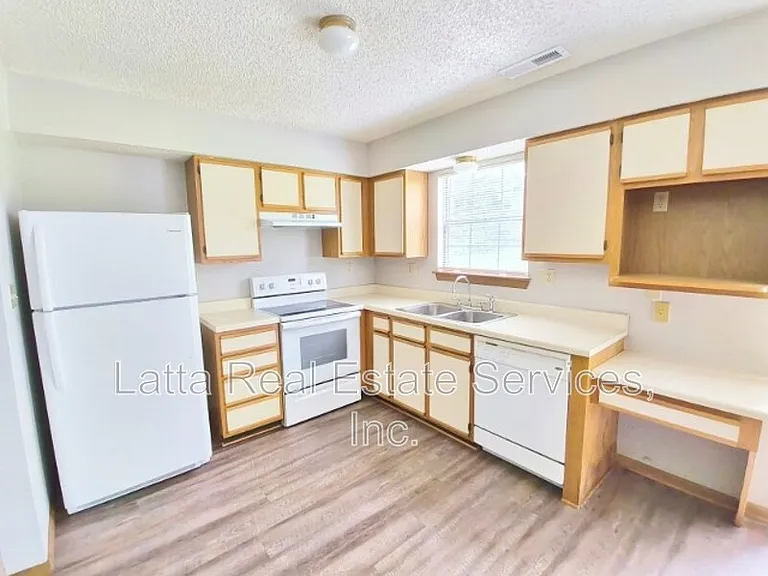 2115 Highridge Dr #C — Photo 7