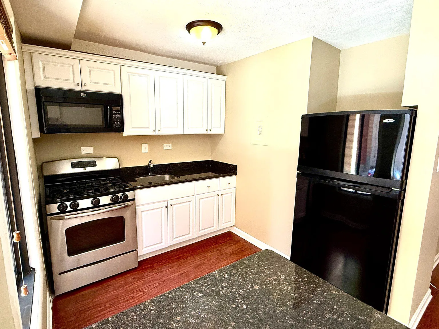 Studio, 1.0 bath, 411 sqft, $1,650 — Photo 3