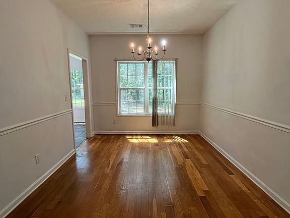 5th image of 42 Andover Ct