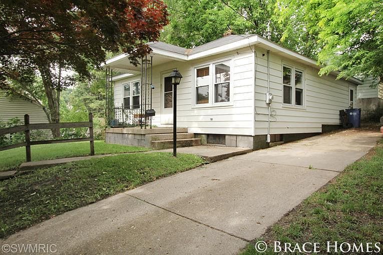 1st image of 977 Valley Ave NW