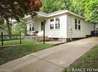977 Valley Ave NW, Grand Rapids, MI