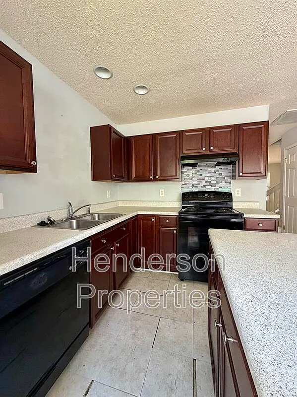 3 bed, 2.5 bath, 1366 sqft, $1,850 — Photo 4