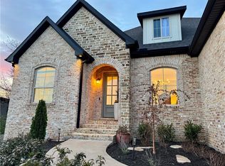 3052 E Crestline Pl, Fayetteville, AR 72701