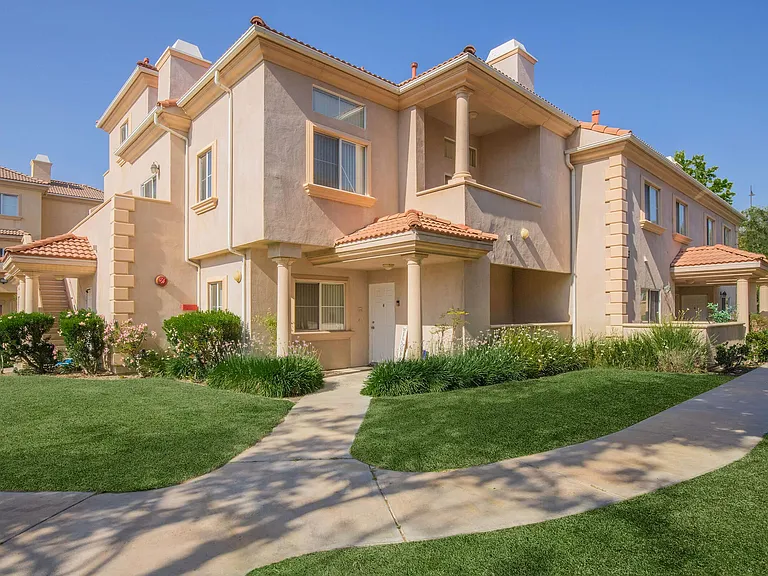 Colony Townhomes — Photo 40