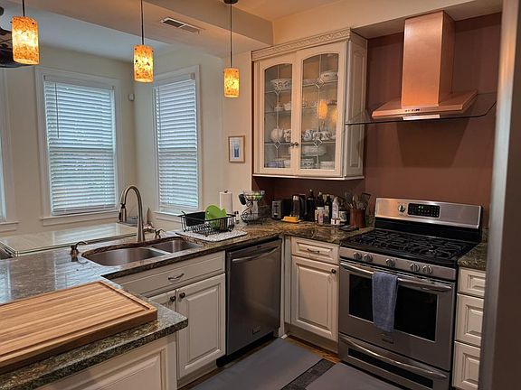 3rd image of 908 11th St NE #A