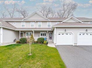 65 Oakhill Cir #65, Chicopee, MA 01020