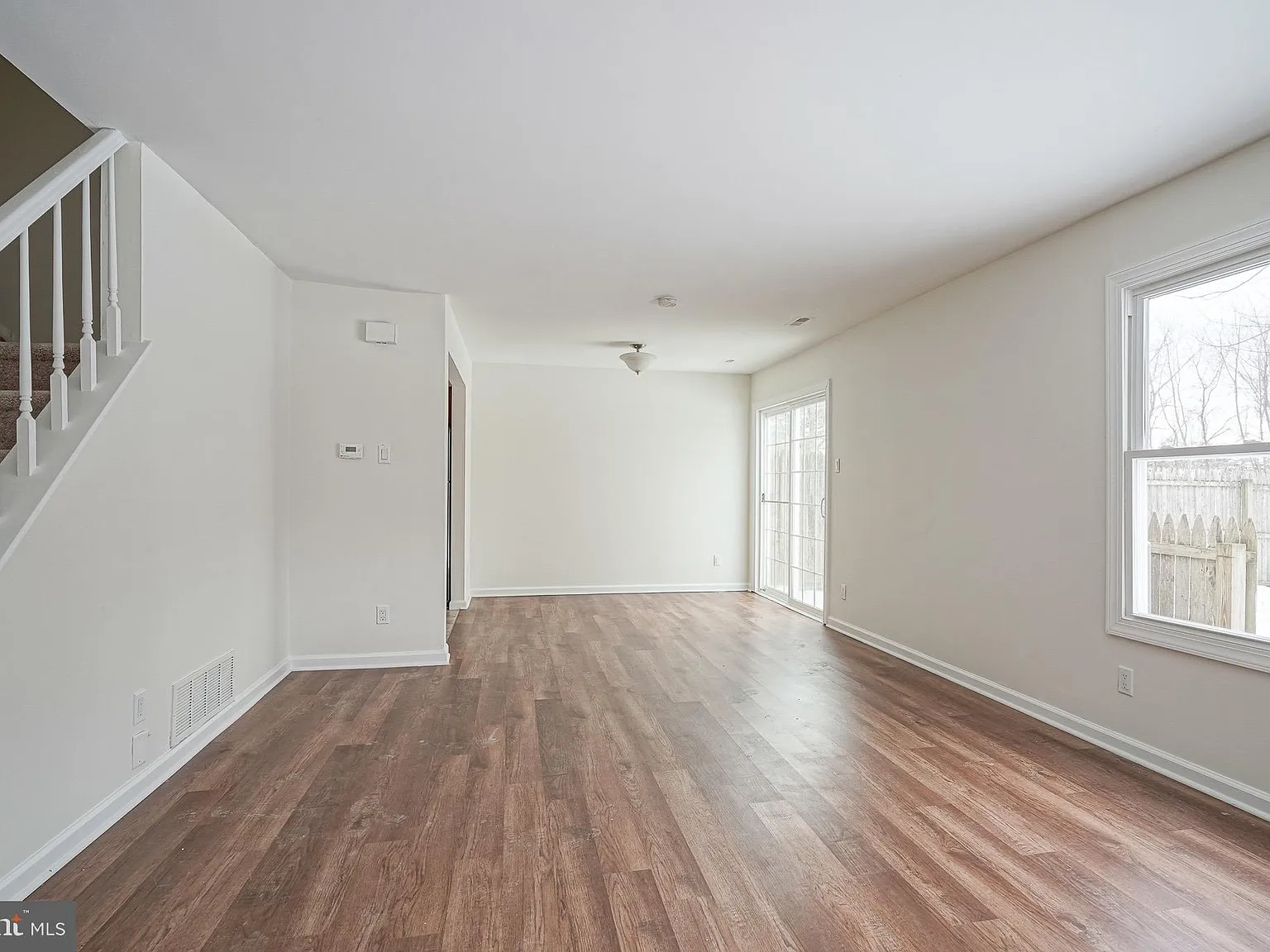 2 bed, 1.5 bath, 2416 sqft, $2,200 — Photo 3