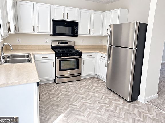 2nd image of 9432 Lakeview Rd #53