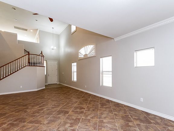 3rd image of 308 Sierra Breeze Ave