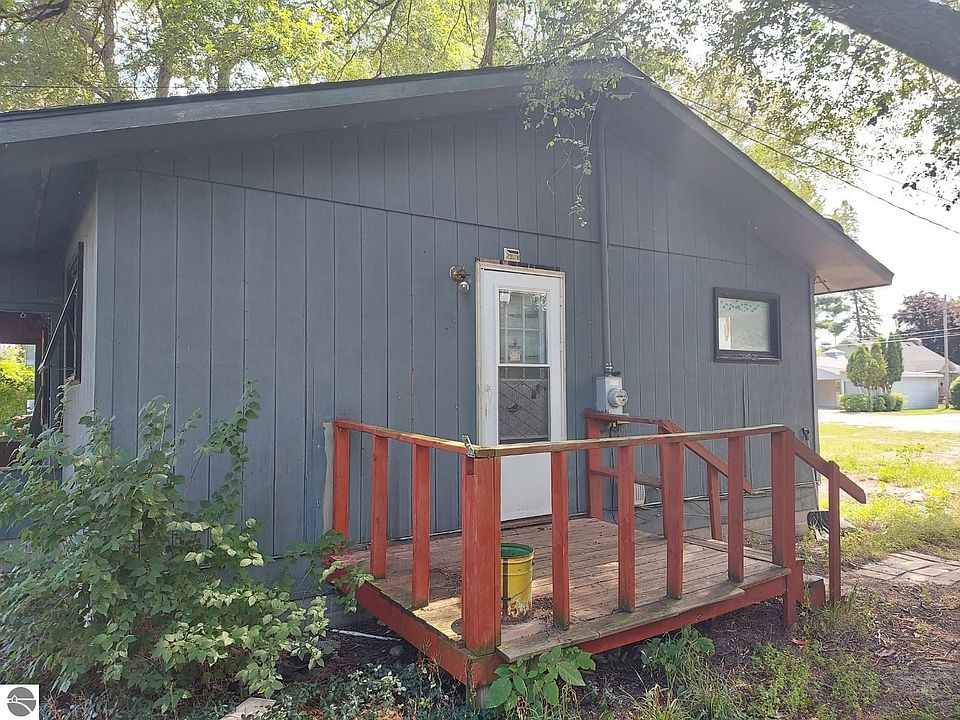 608 E Broad St, Bellaire, MI 49615 Zillow