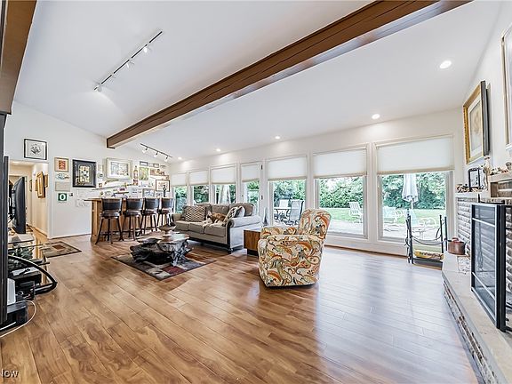 5th image of 24285 Fairmount Blvd