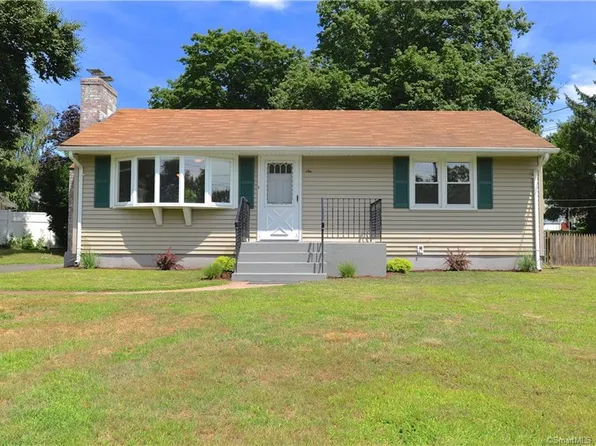 6 Charles St, Plantsville, CT 06479