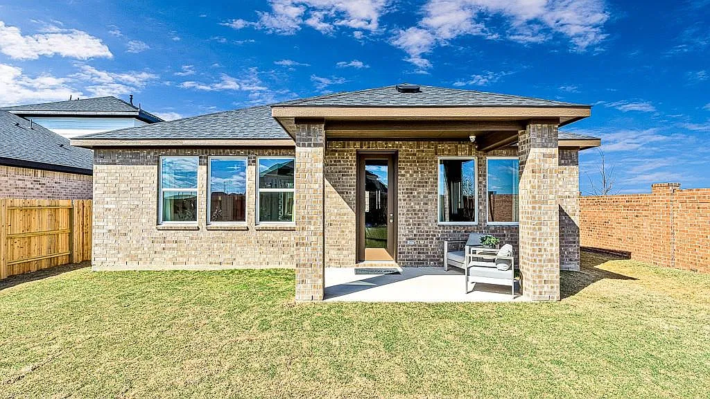 4 bed, 3.0 bath, 1957 sqft, $2,950 — Photo 3
