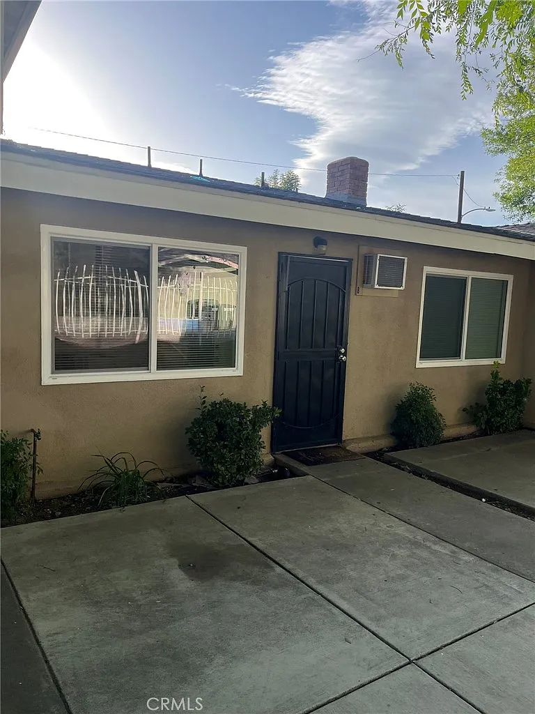 2 bed, 1000 sqft, $2,000 — Photo 1