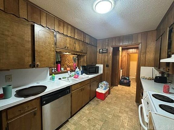 3rd image of 68 Eastwood Dr