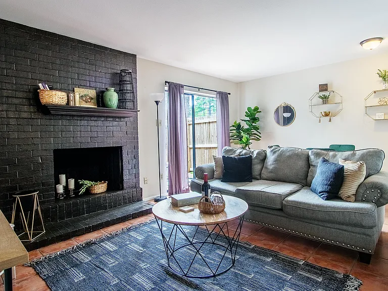 4 Serendipity Ln — Photo 1