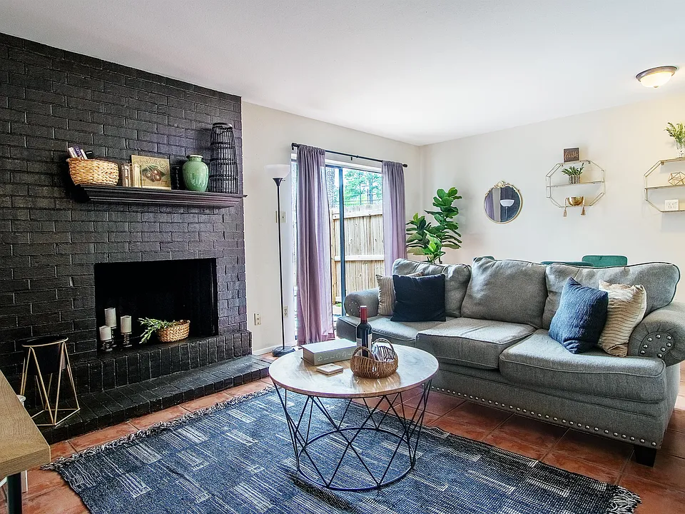 4 Serendipity Ln