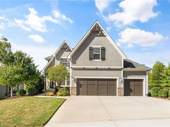 5900 Redbud St, Shawnee, KS 66218