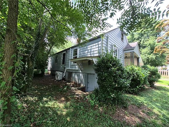 3rd image of 1819 J Ave