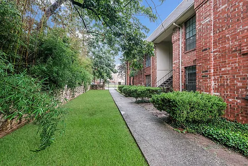 305 W Woodlawn Ave #103 Photo 1