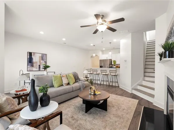 5820 Calle Vista Dr, Lithonia, GA 30058