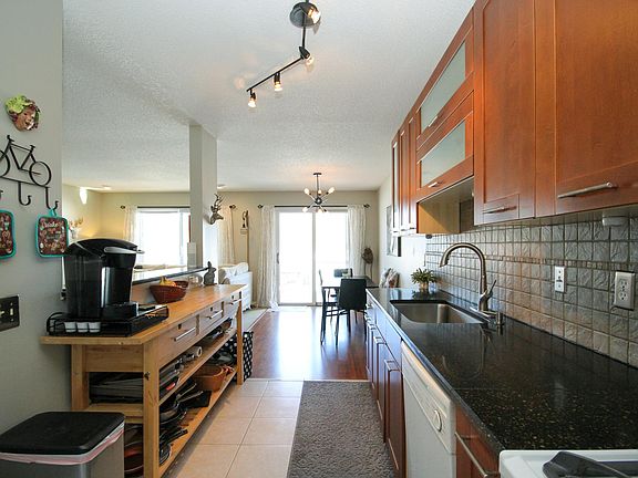 4th image of 1423 Oak Leaf Ln