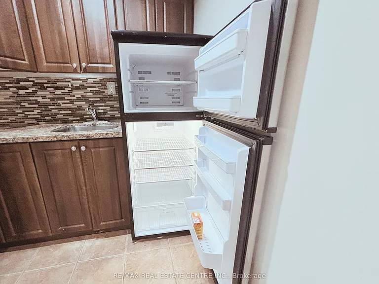 1400 Greenbriar Dr #1 — Photo 5