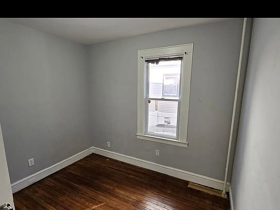5th image of 392 Myrtle Ave Floor 1