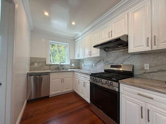 3rd image of 261A Dolores St