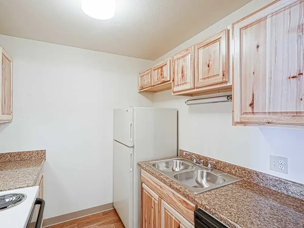 Pine Creek Apartments — Photo 2