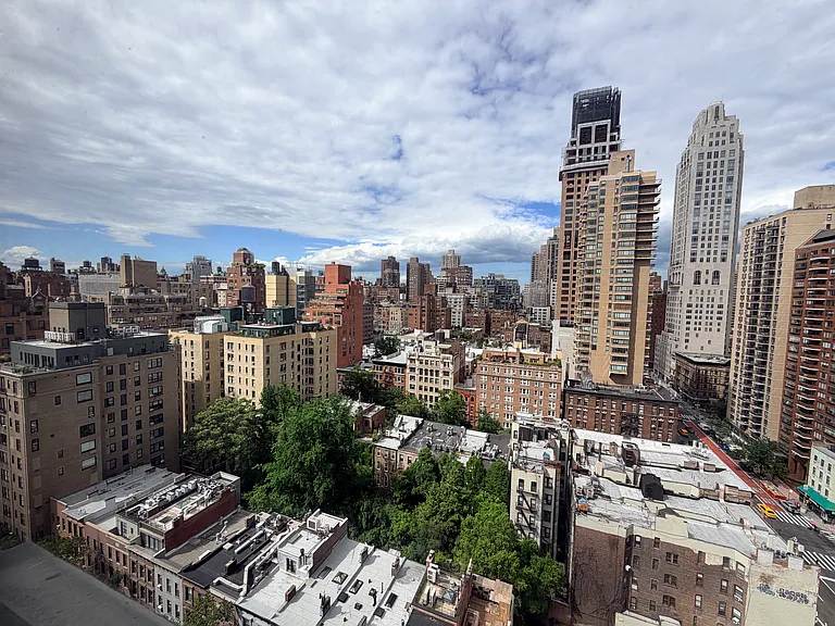 178 E 80th St #21D — Photo 3