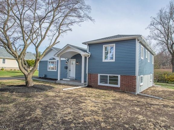 3rd image of 18 Clover Pl
