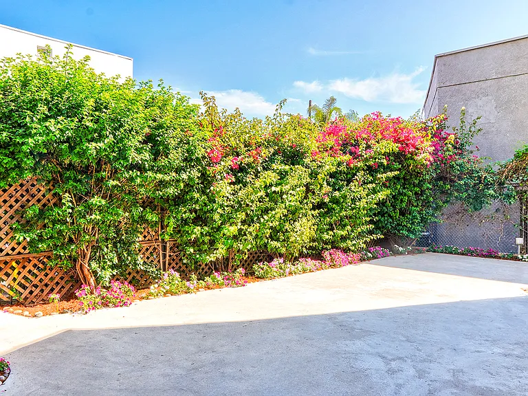 Cahuenga Apartments — Photo 10