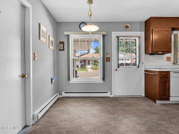 3rd image of 995 Argyll Circle #B