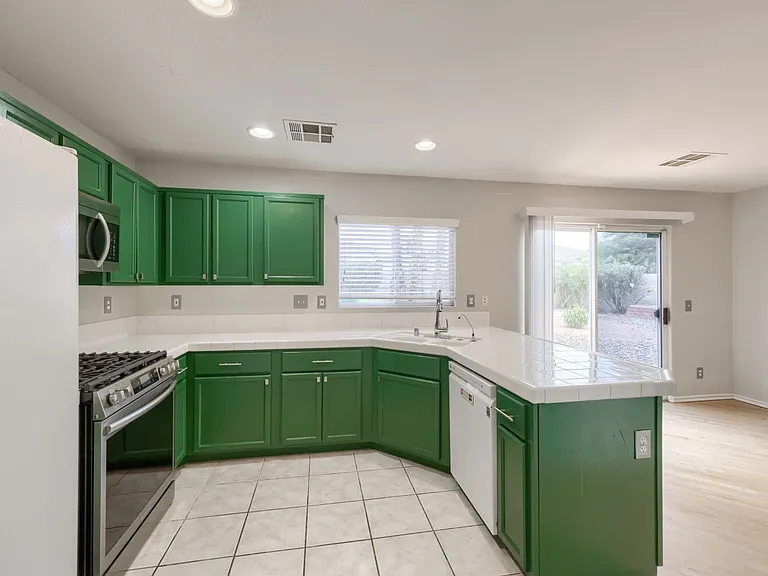 950 Sweeping Vine Ave — Photo 11